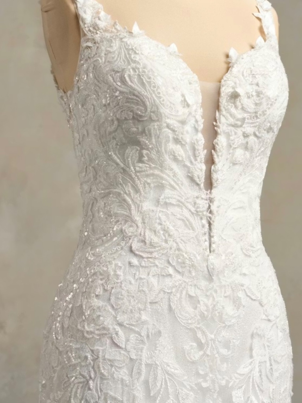 Wedding dress - Picture 2 of 7